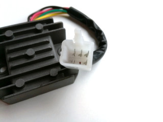 Regulátor napětí na skútr, čtyřkolku 5 pin